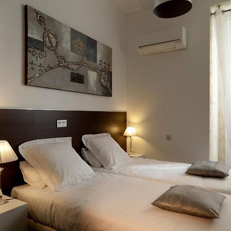 Thc Latina Hostel Мадрид Экстерьер фото
