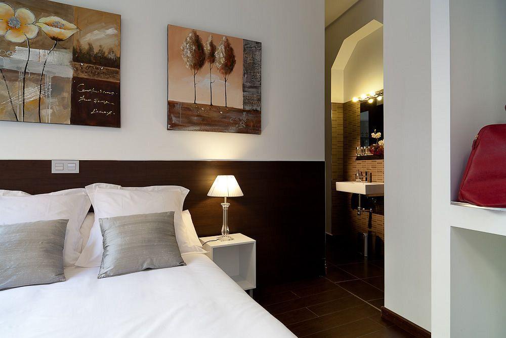 Thc Latina Hostel Мадрид Экстерьер фото