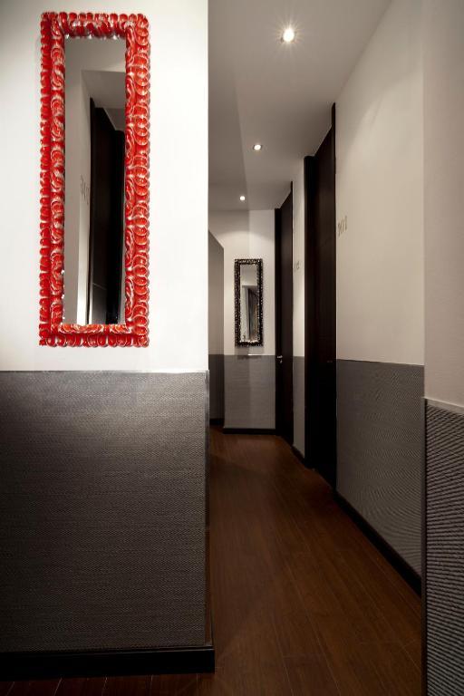 Thc Latina Hostel Мадрид Экстерьер фото