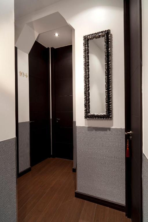 Thc Latina Hostel Мадрид Экстерьер фото