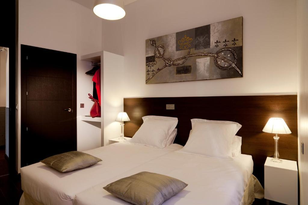 Thc Latina Hostel Мадрид Экстерьер фото