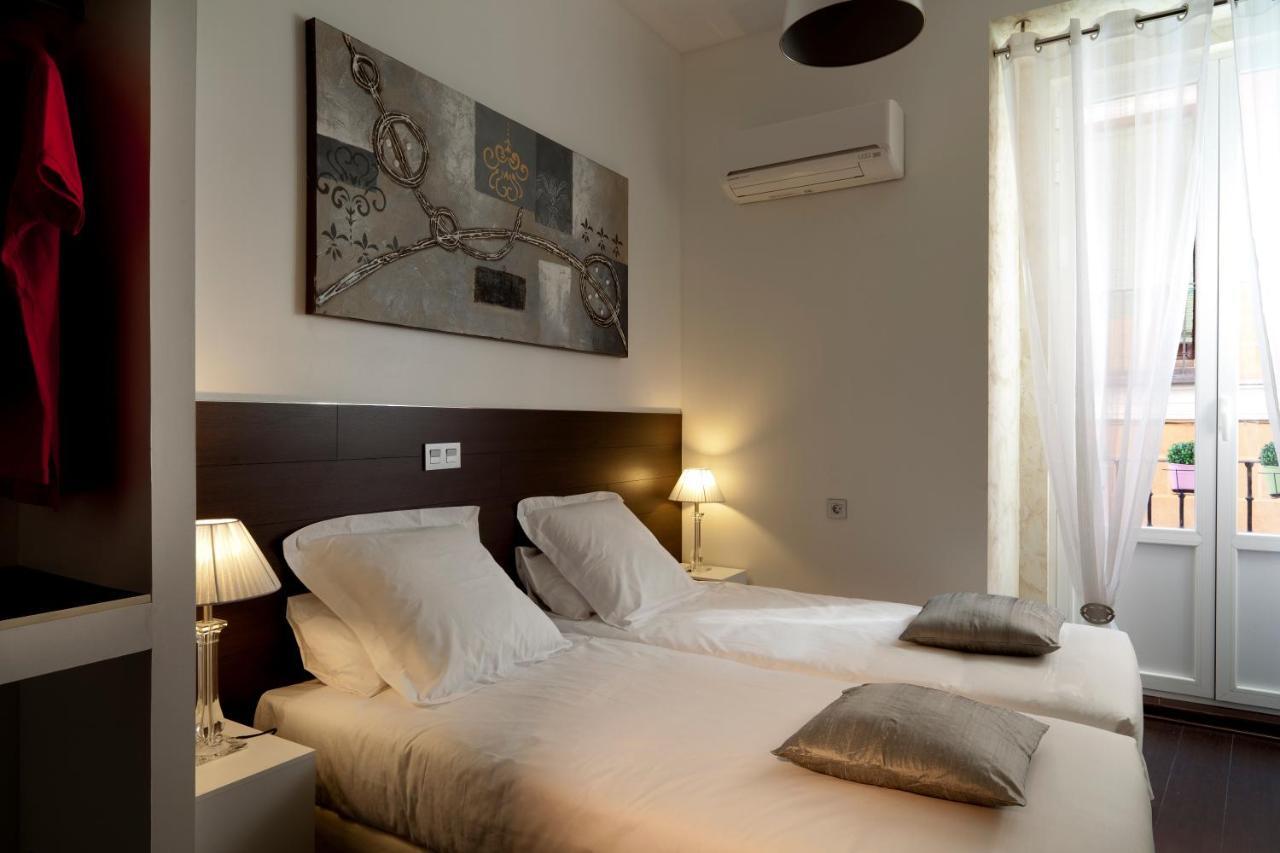 Thc Latina Hostel Мадрид Экстерьер фото